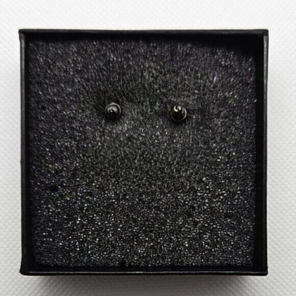 Black Smoky Heart Crystal Earrings - Picture 3 of 3